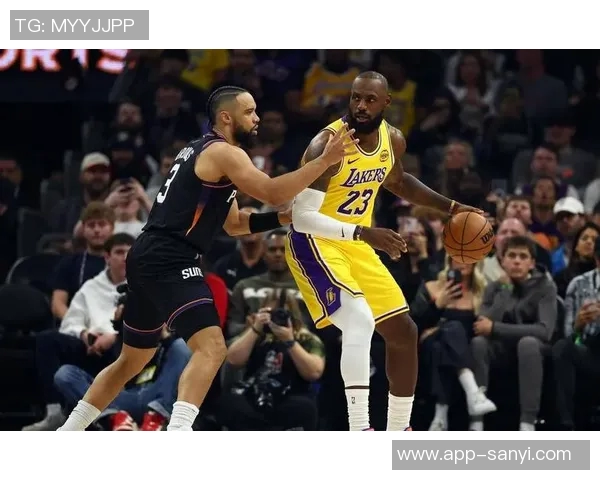 三连败再添伤痛里夫斯受伤詹姆斯沉默雷迪克痛批球队缺乏斗志 三连败再添伤痛里夫斯受伤詹姆斯沉默雷迪克痛批球队缺乏斗志