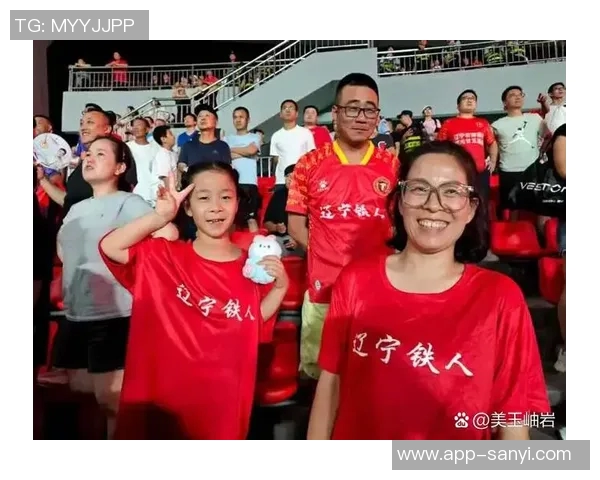 致敬石家庄铁人球迷你们与我们共度风雨携手并肩永远是最棒的第十二人